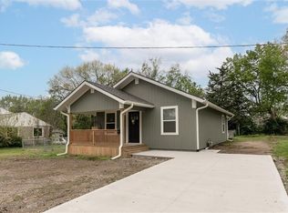 188 14th St, Osawatomie, KS 66064