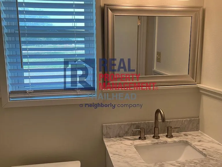 6400 Espana Dr — Photo 11