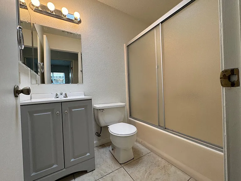 2047 Deauville Dr — Photo 15