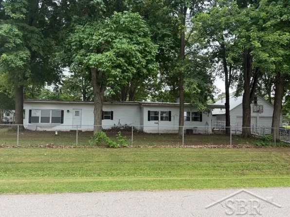 8709 Pine Ct, Clio, MI 48420