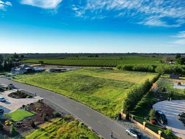 Marquette Ln, Oakdale, CA 95361