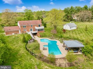 10423 Down Patrick Ln, Great Falls, VA 22066