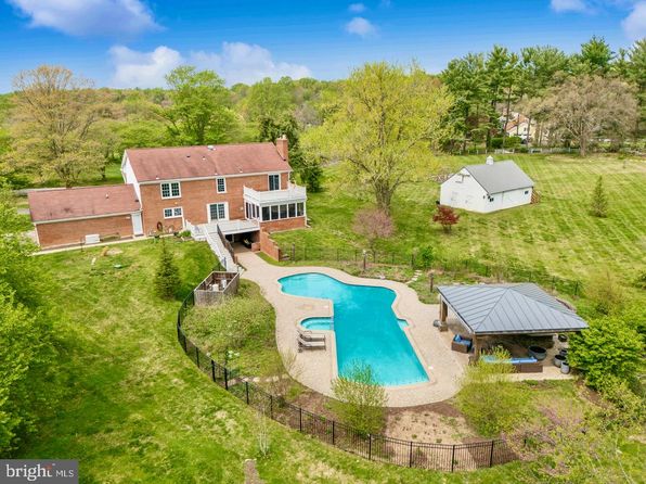 10423 Down Patrick Ln, Great Falls, VA 22066