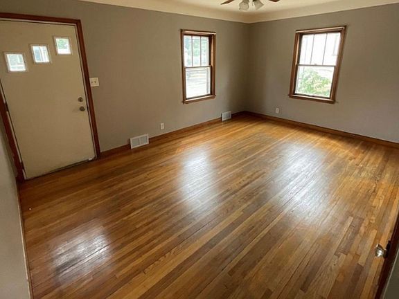 5th image of 440 3rd Ave S #1