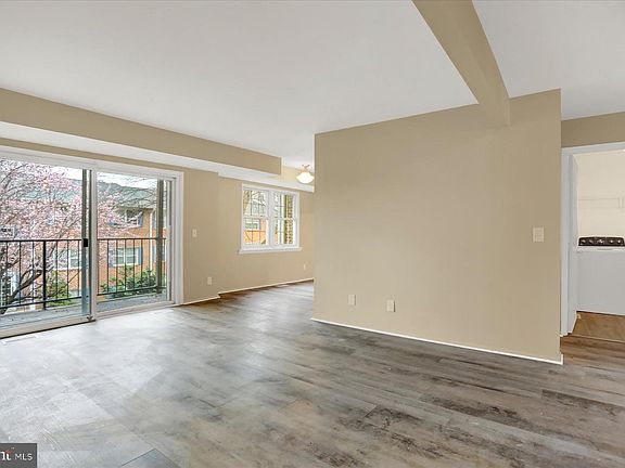 3rd image of 211 Crocker Dr