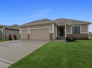 217 SW Chelmsford Dr, Blue Springs, MO 64014