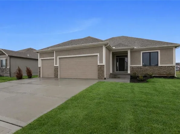 217 SW Chelmsford Dr, Blue Springs, MO 64014