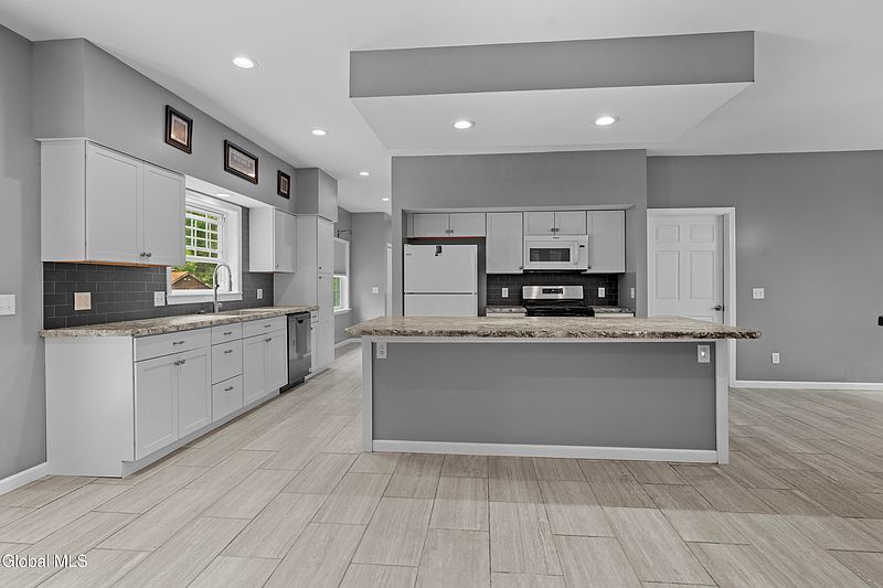 4th image of 15 Brodie Way