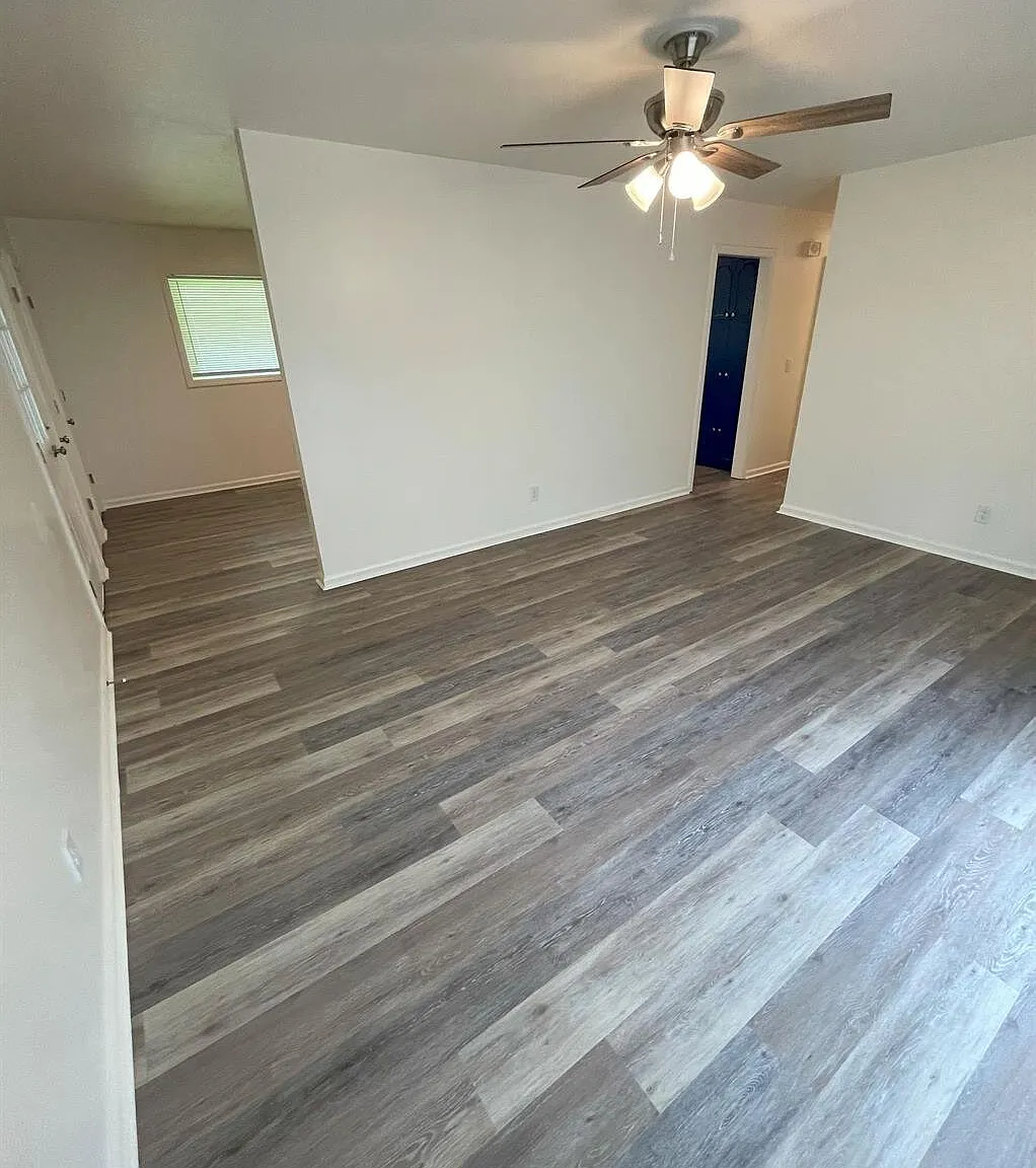 5360 Spencer Ln — Photo 4