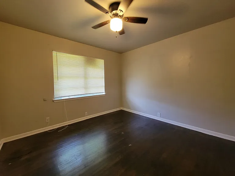 1220 Lewis Dr — Photo 4