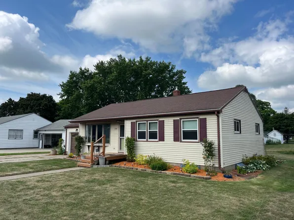 724 East Ave, Saint Charles, MN 55972