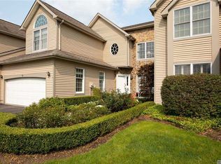 18 Swan Ct, Glen Cove, NY 11542