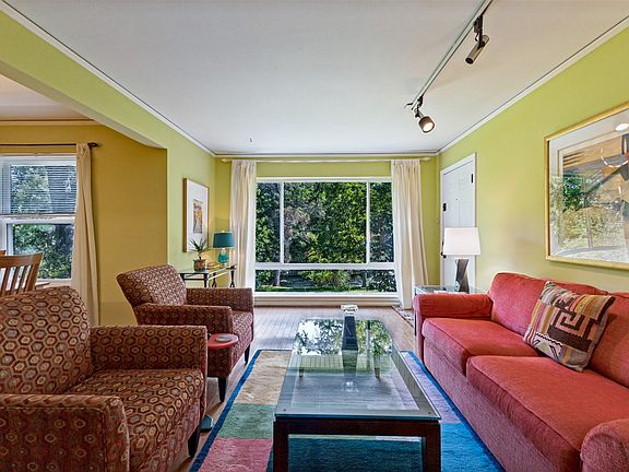 3rd image of 605 S Ravinia Dr