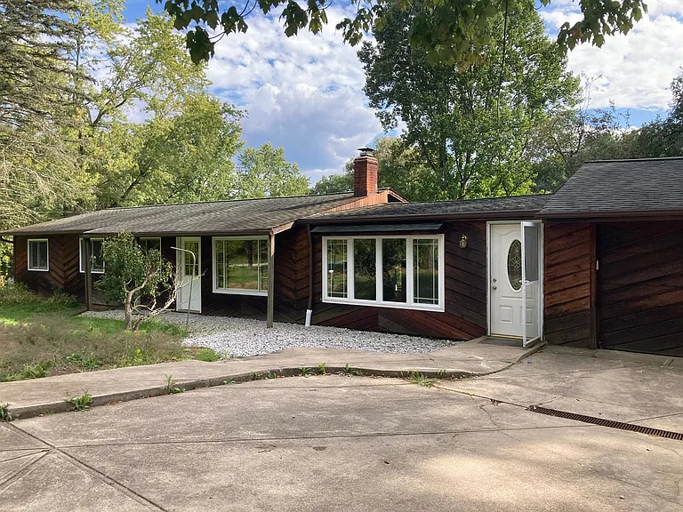 8525 S Spring Valley Park Dr — Photo 1