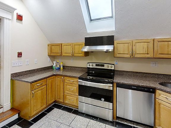 3rd image of 204 S Franklin St