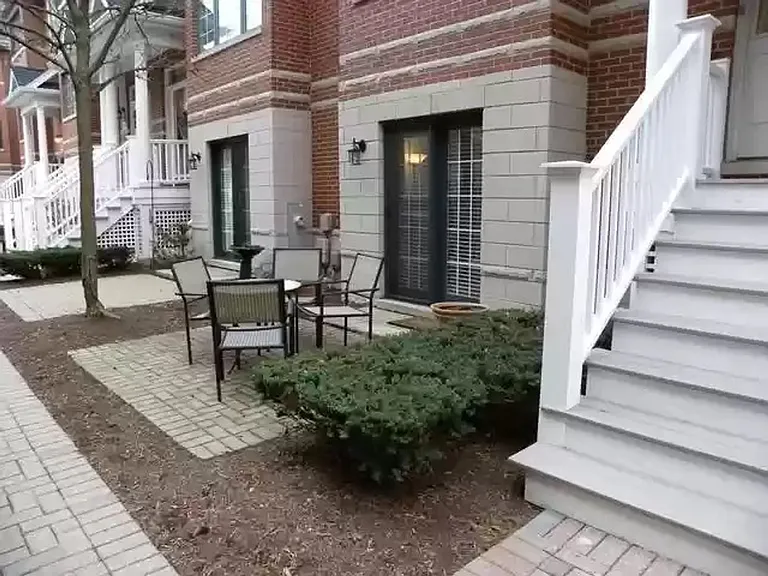 192 N Addison Ave — Photo 2