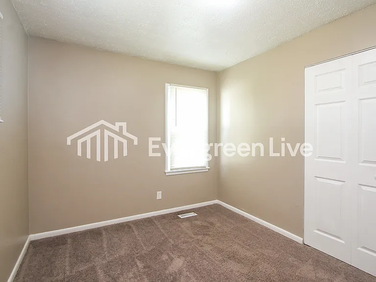 1505 N Webster Ave — Photo 7