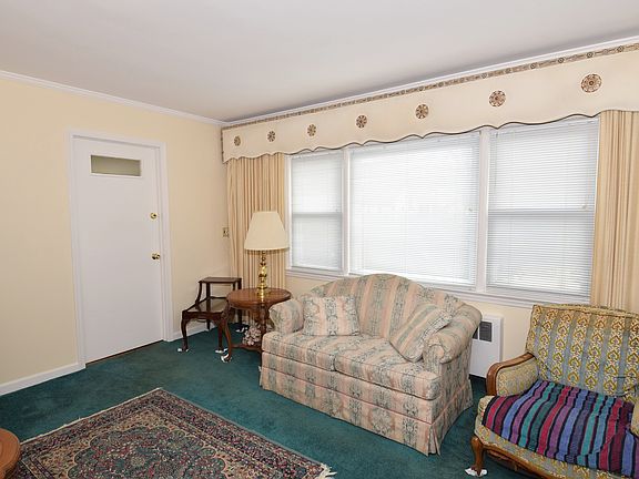 3rd image of 370 Mulberry Ln
