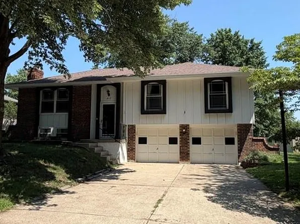 417 NE Stonewall Dr, Blue Springs, MO 64014