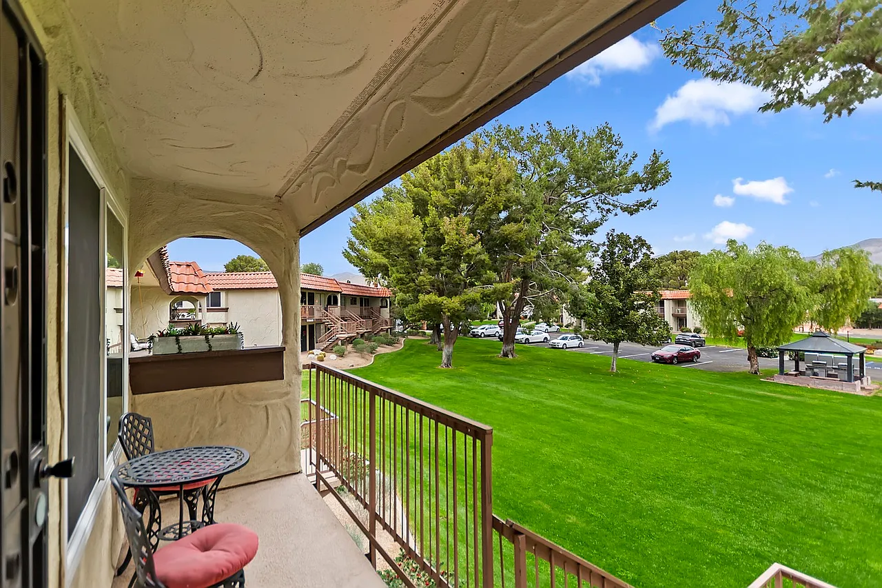 1 bed, 565 sqft, $2,000 — Photo 2