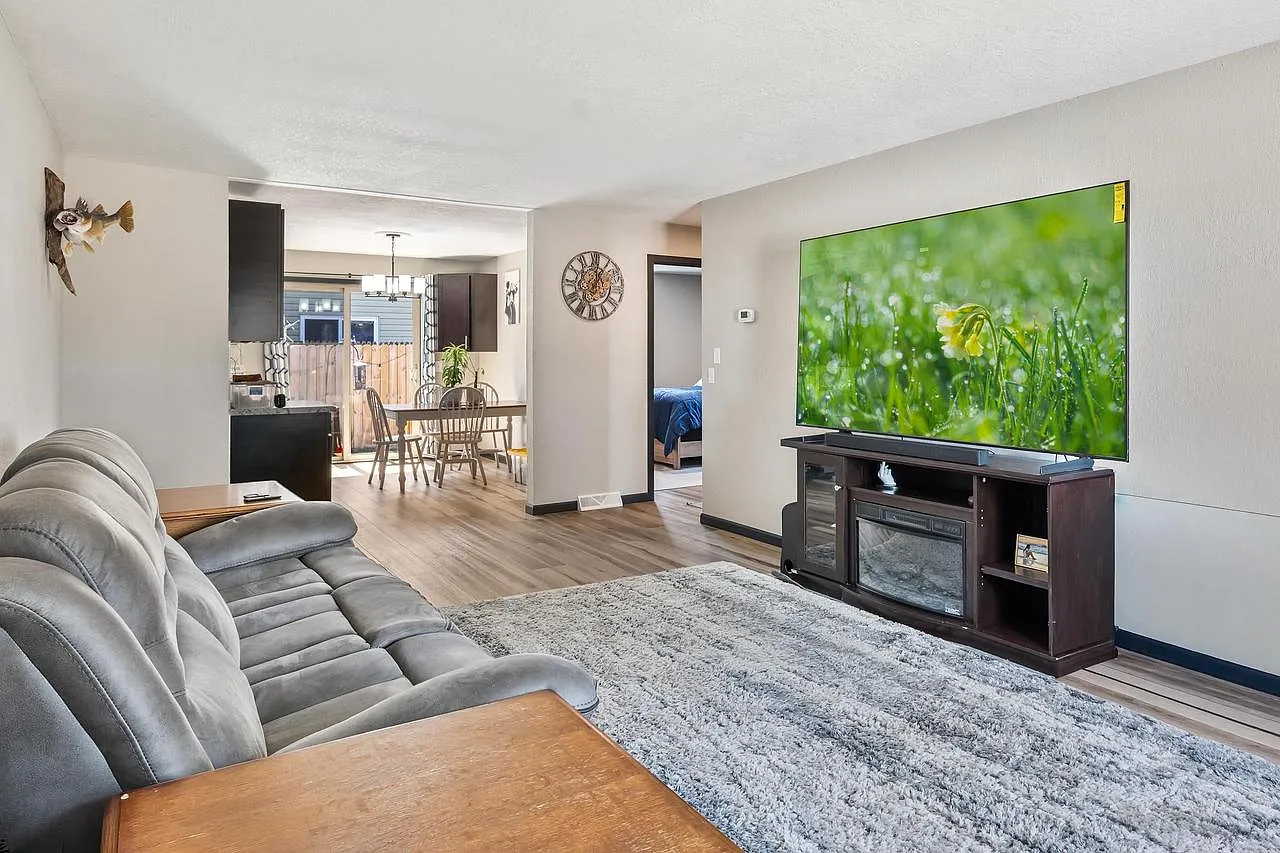 2 bed, 1100 sqft, $1,300 — Photo 3