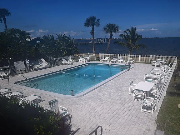 5th image of 2625 NE Indian River Dr #1