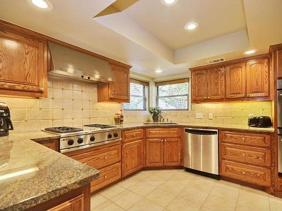 2nd image of 6901 Treaty Oak Cir