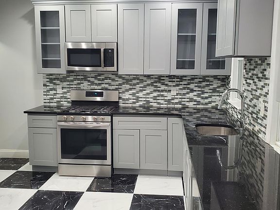 5th image of 140 S 10th Ave APT 2