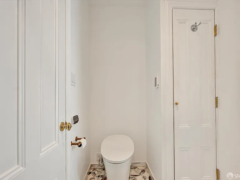 656 Hayes St — Photo 9