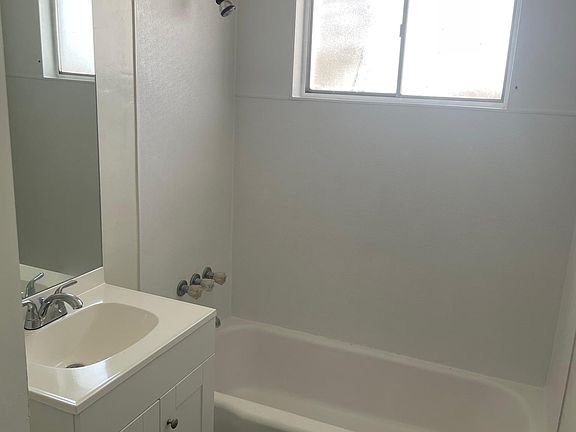 5th image of 2630 Sherwood St APT 17