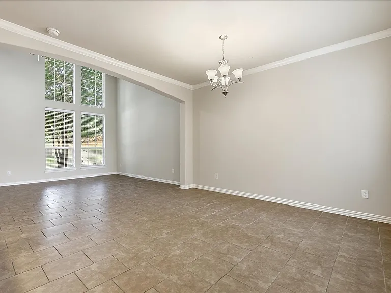4904 Empire Way — Photo 10