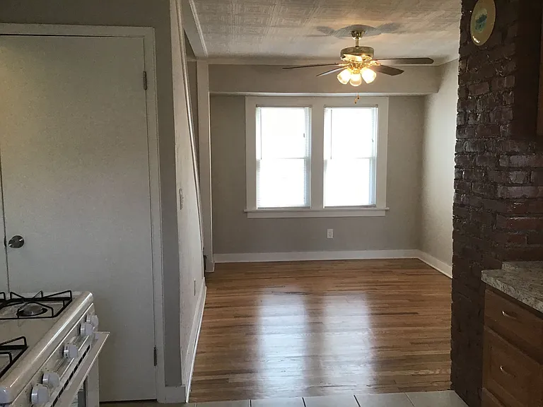 14704 Delaware Ave — Photo 6