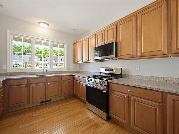 4th image of 65 Grey Wolf Dr #65