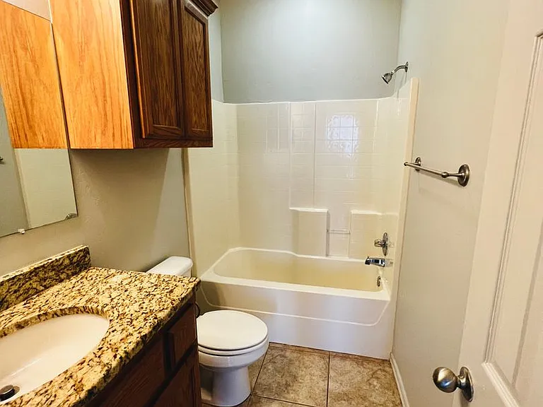 604 Rosemoor Ct — Photo 7