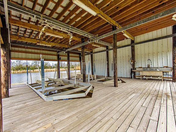 5th image of 3365 Bayou Dularge Rd