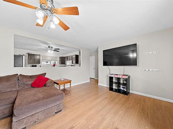 4th image of 720 Redwing Dr