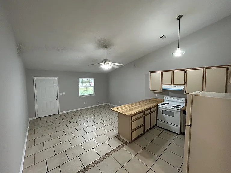 1254 Continental Ct — Photo 8