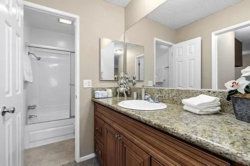 Vista Apartments — Photo 12