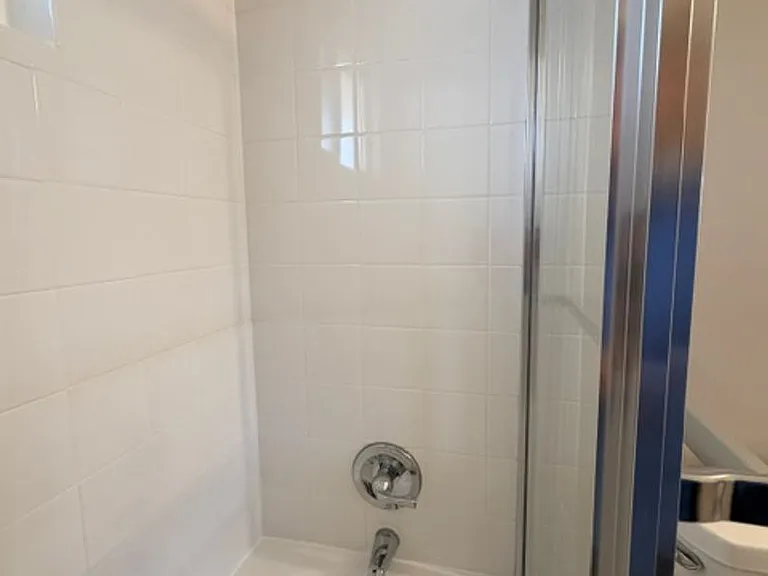 Castlewood Dr 915 — Photo 15