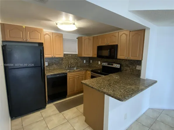 8290 Lake Dr, Doral, FL