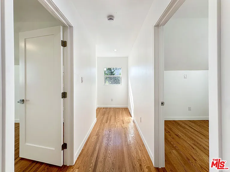 5930 Willoughby Ave — Photo 16