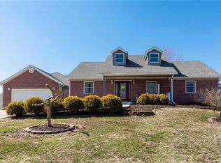 209 Cynthia Ln, Lebanon, IL 62254