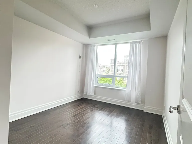 39 Upper Duke Cres #318 — Photo 11