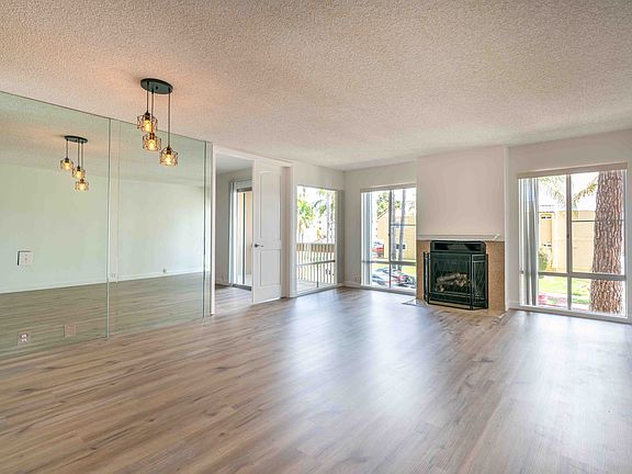 5th image of 4600 Lamont St #211