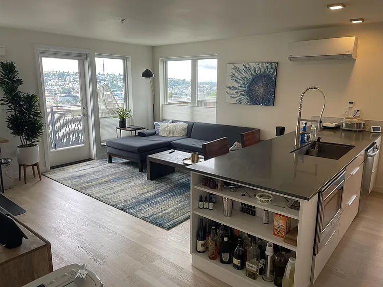 515 Summit Ave E #404 — Photo 2