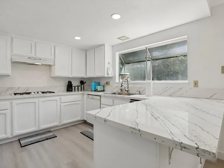 8560 Fern Crest Way — Photo 30