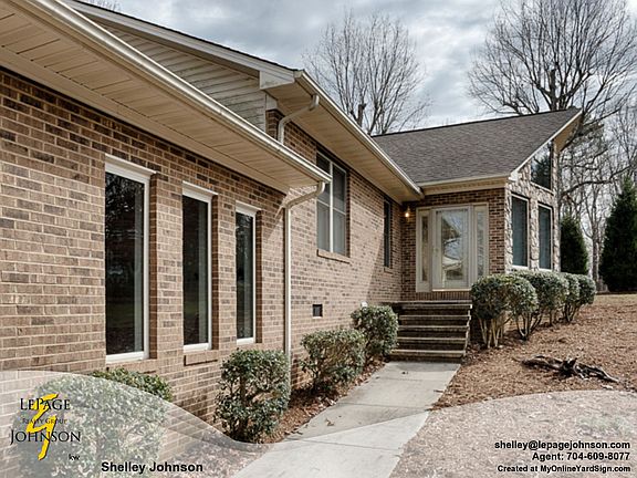 3rd image of 104 Grayrock Dr