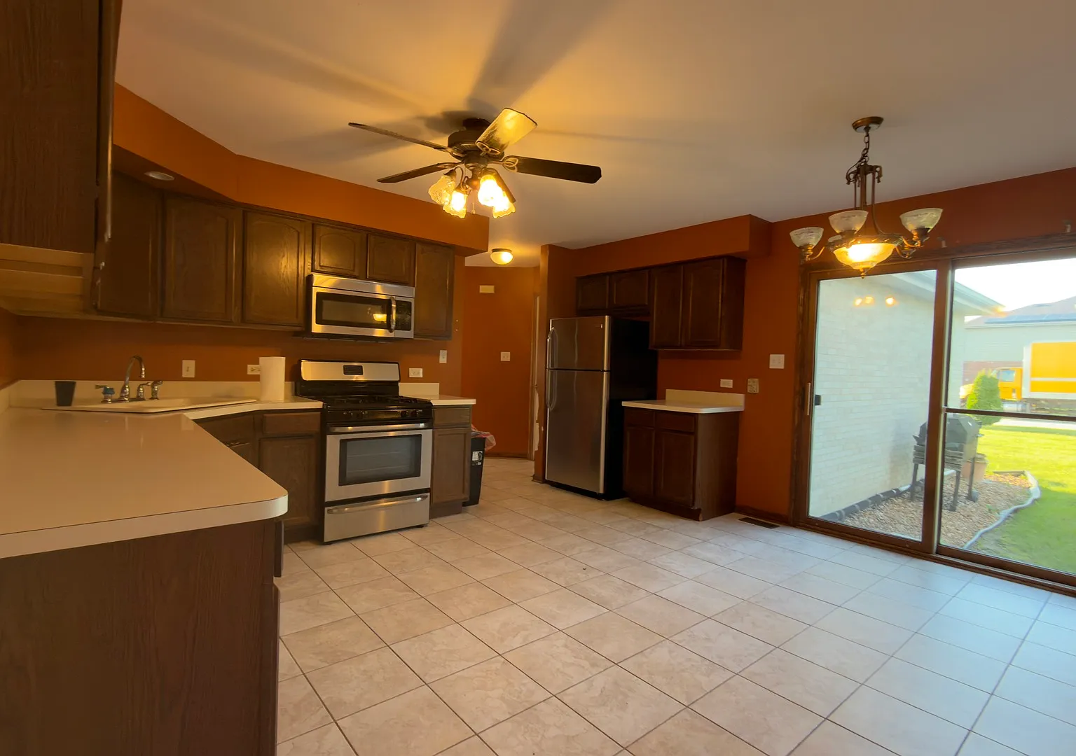 3 bed, 1641 sqft, $2,900 — Photo 3
