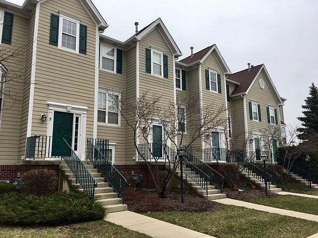 1st image of 2412 Courtyard Cir Unit 3
