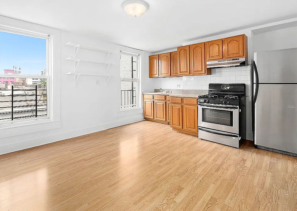 1st image of 10-13 47th Ave APT 3